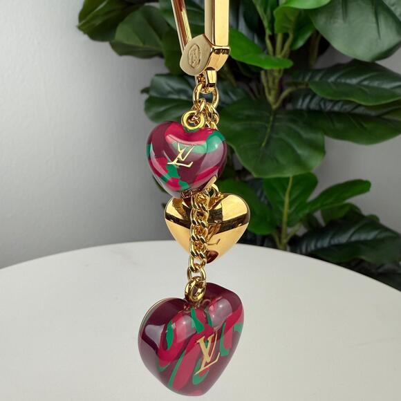 💎✨Authentic Louis Vuitton Porto Cle Leopard Heart Key Chain - Picture 1 of 2